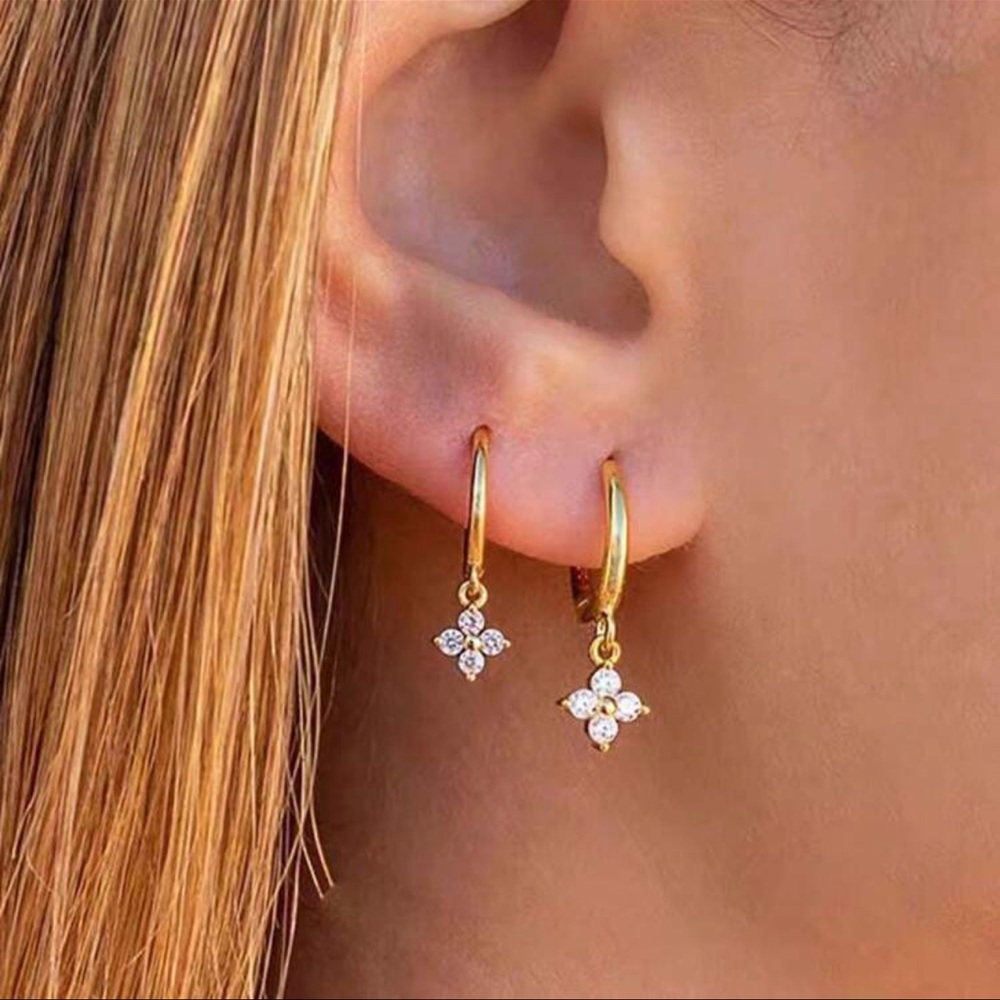 18KGP clover charm hoop earrings